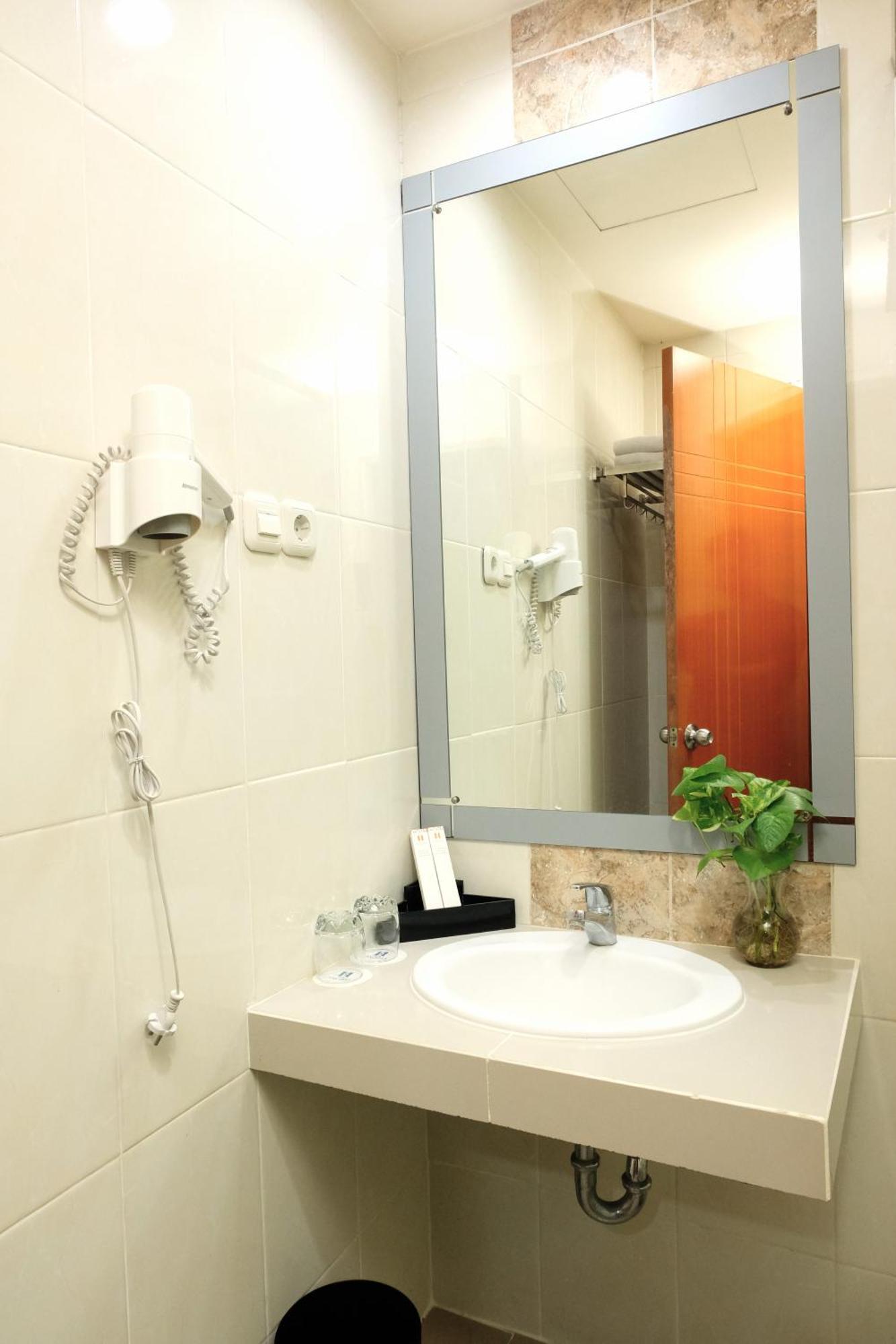 Halogen Hotel Airport Surabaya Sidoarjo Exterior foto