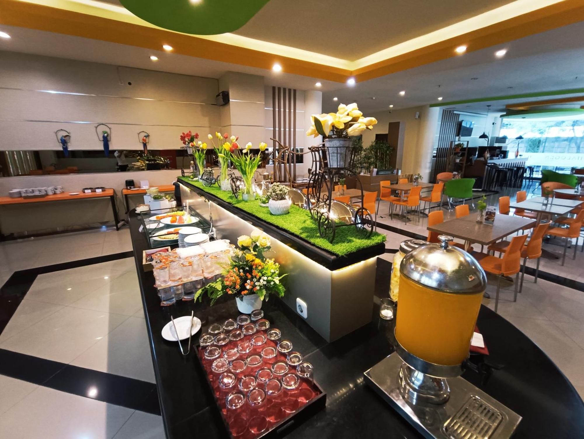 Halogen Hotel Airport Surabaya Sidoarjo Exterior foto