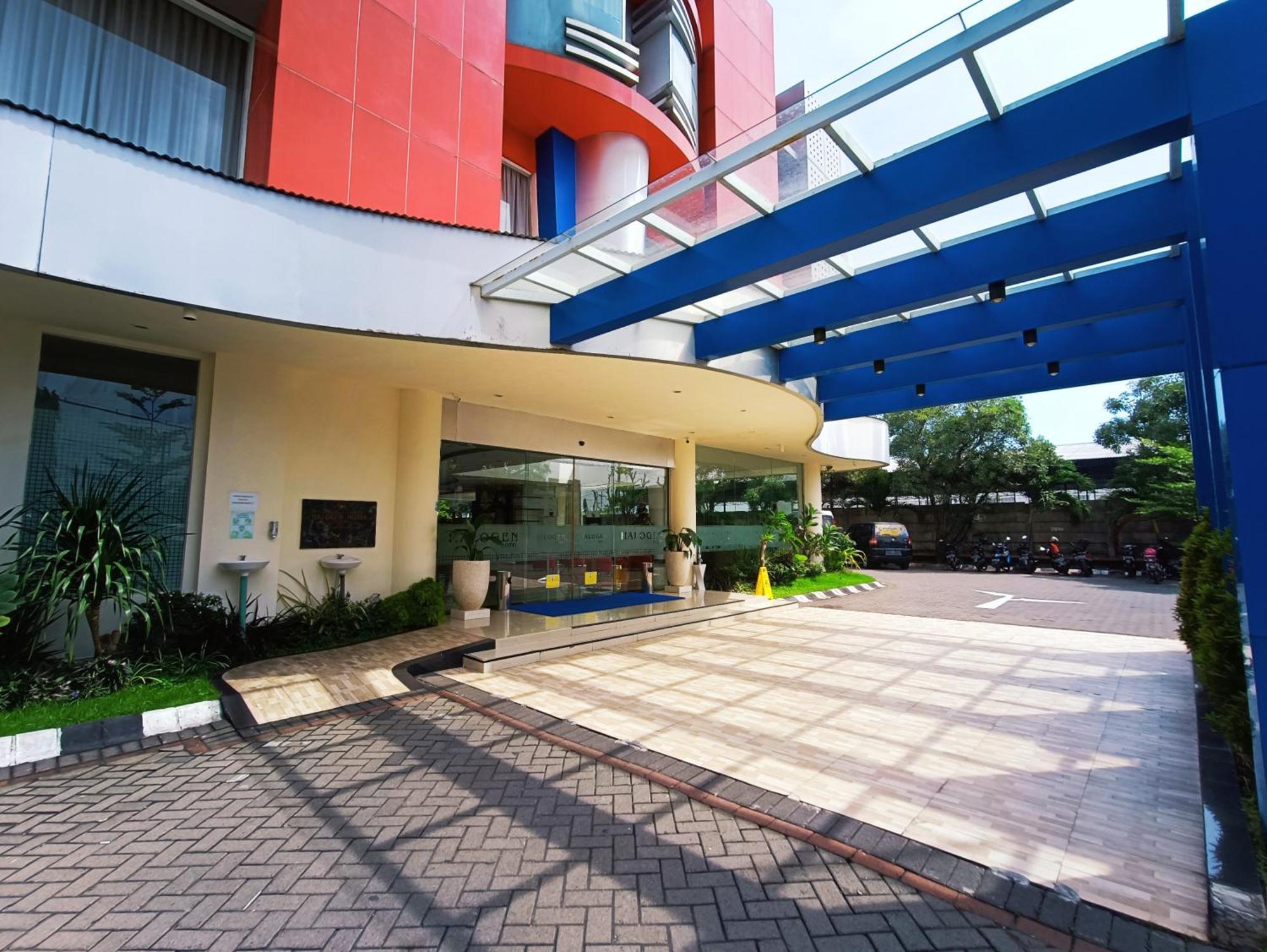 Halogen Hotel Airport Surabaya Sidoarjo Exterior foto