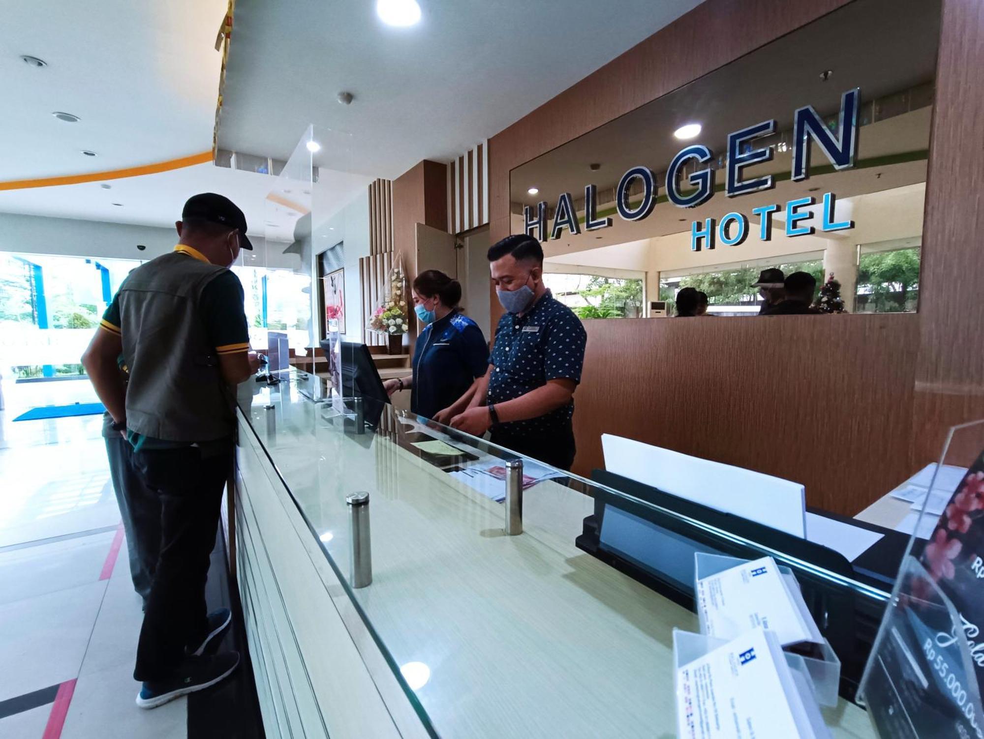 Halogen Hotel Airport Surabaya Sidoarjo Exterior foto