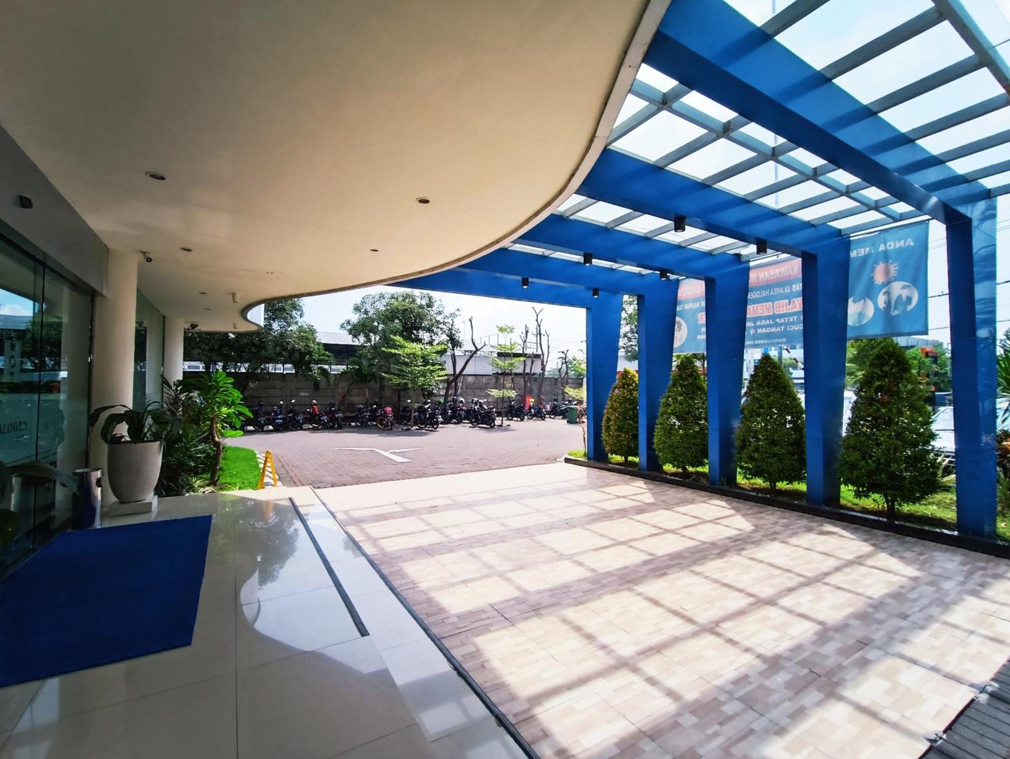 Halogen Hotel Airport Surabaya Sidoarjo Exterior foto