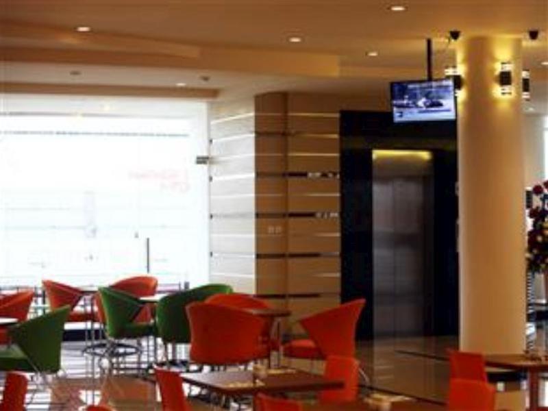 Halogen Hotel Airport Surabaya Sidoarjo Exterior foto